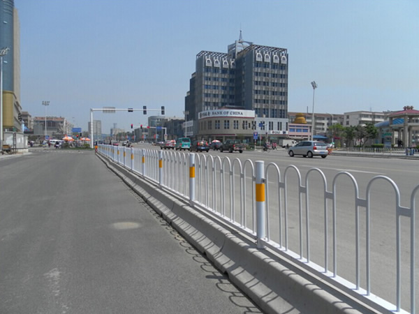 安徽隔離帶護(hù)欄網(wǎng)圖片2 安徽隔離帶護(hù)欄網(wǎng)圖片2