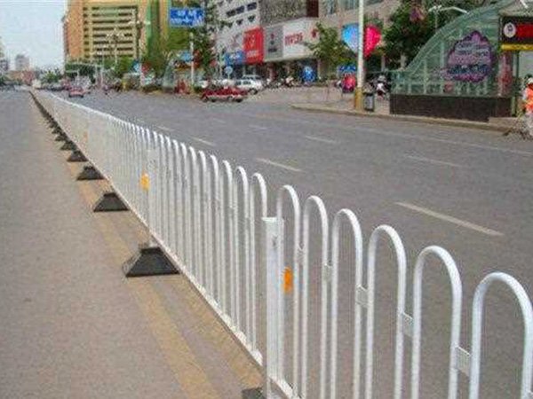 安徽隔離帶護(hù)欄網(wǎng)圖片4 安徽隔離帶護(hù)欄網(wǎng)圖片4