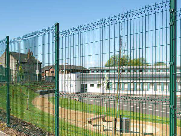 鐵絲網圍墻圖片3 鐵絲網圍墻圖片3