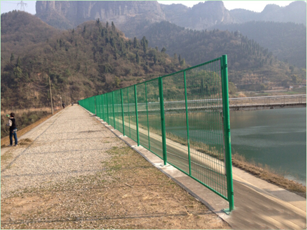 水庫(kù)庫(kù)區(qū)隔離網(wǎng)