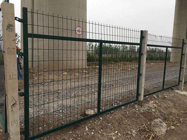 鐵路橋下防護(hù)柵欄圖片3 鐵路橋下防護(hù)柵欄圖片3