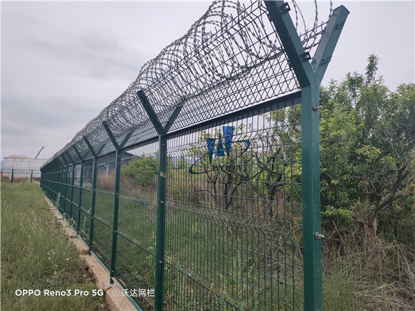 保山云南機場鋼筋網(wǎng)圍界護欄網(wǎng)圖片5