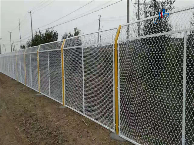 鋼板網護欄圖片5