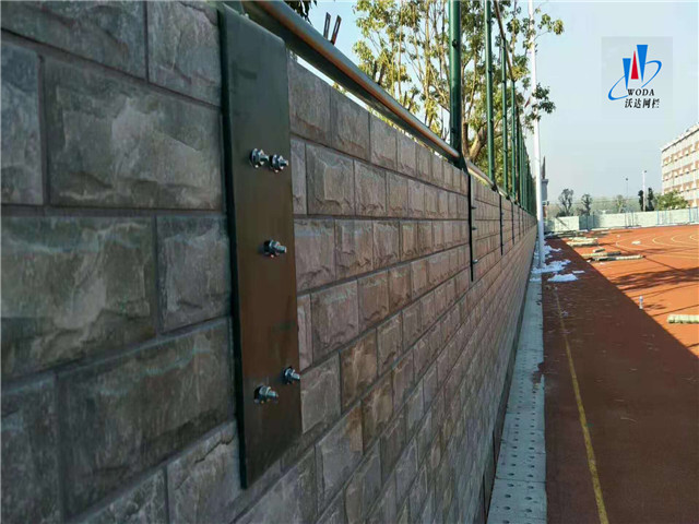 安徽皖西當代運動場圍網(wǎng)工程圖片2 安徽皖西當代運動場圍網(wǎng)工程圖片2