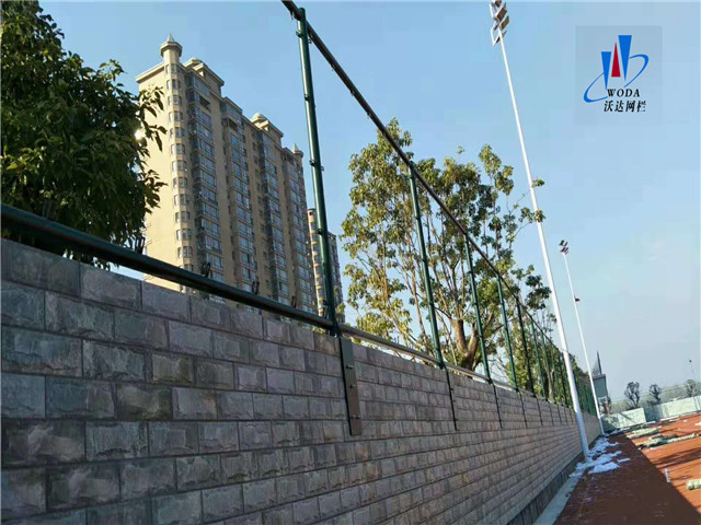 安徽皖西當代運動場圍網(wǎng)工程圖片3 安徽皖西當代運動場圍網(wǎng)工程圖片3