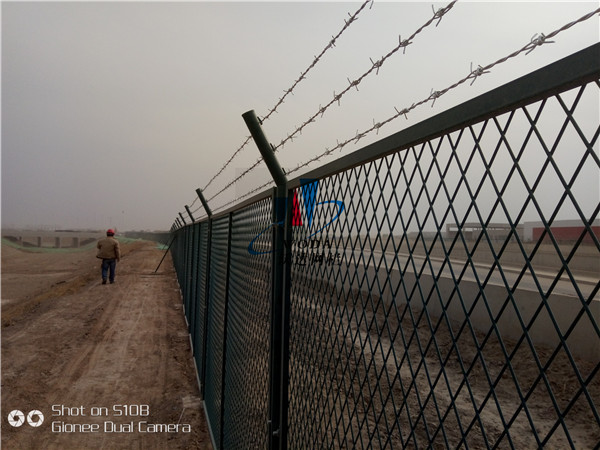 北京大興機場附近河道護欄網(wǎng)案例圖片5 北京大興機場附近河道護欄網(wǎng)案例圖片5