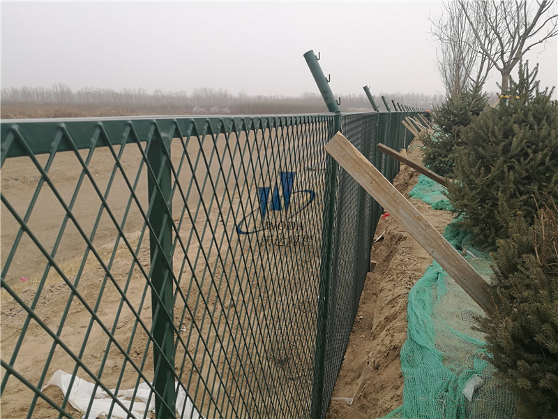 北京大興機場附近河道護欄網(wǎng)案例圖片8 北京大興機場附近河道護欄網(wǎng)案例圖片8