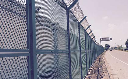 菱形孔隔離網(wǎng) 菱形孔隔離網(wǎng)